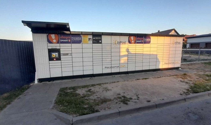 Paczkomat WIW01M Parking przy sklepie