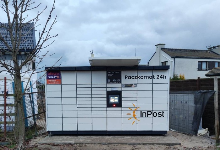 Paczkomat WIY04M kompleks handlowy od ul. Klonowej