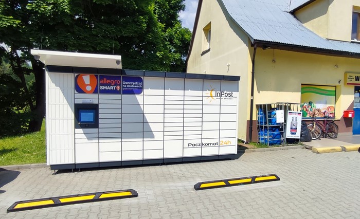 Paczkomat WJR01M Na parkingu