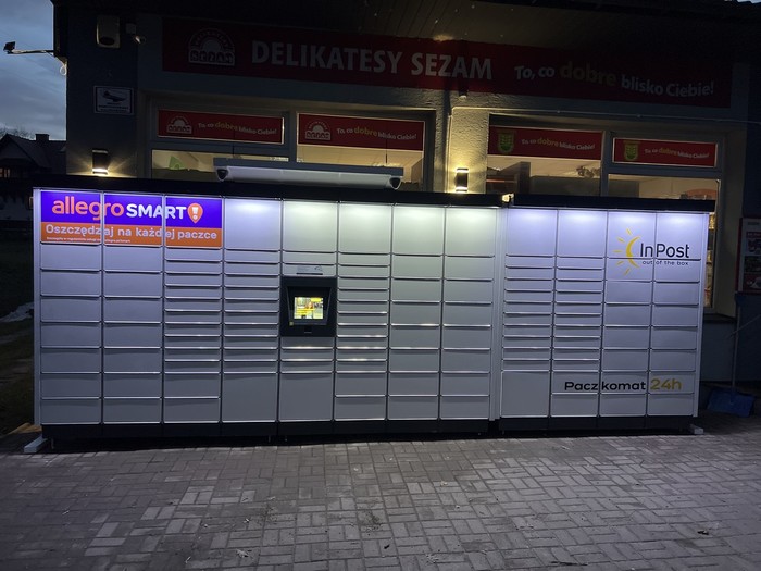 Paczkomat WKG01M Przy sklepie Sezam