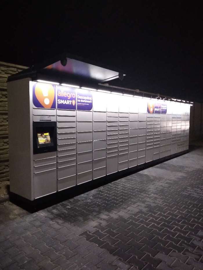 Parcel Locker WKP02M Na parkingu stacji paliw EUROGAZ