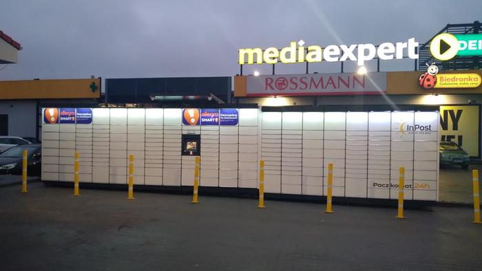 Paczkomat WLA04M Na parkingu LIDL