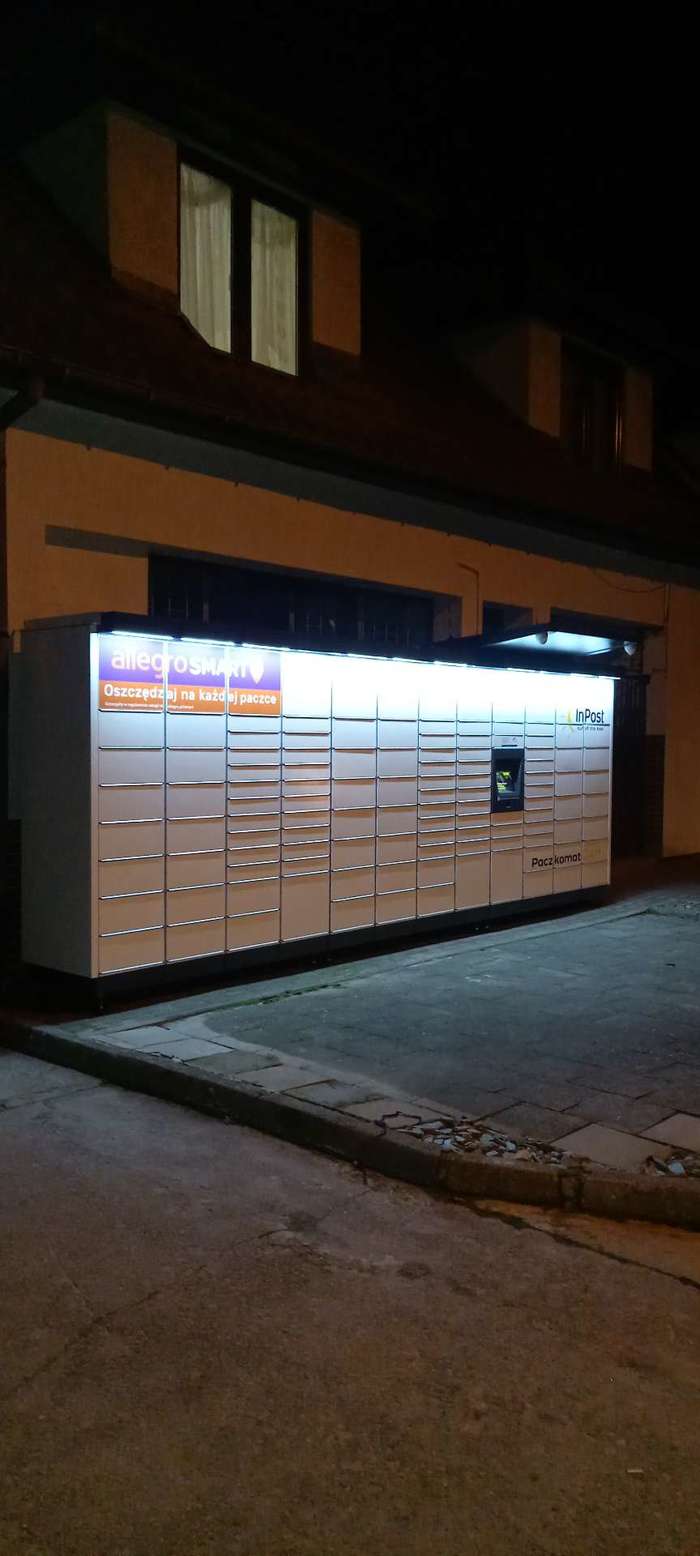 Parcel Locker WLA06M Przy parkingu prywatnej posesji