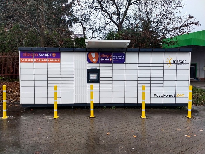 Paczkomat WLB03M Parking przy sklepie Stokrotka