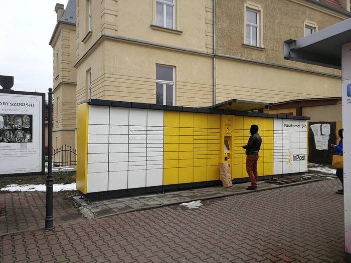 Paczkomat WLC01A Na parkingu przy Wielickiej Spółce Transportowej