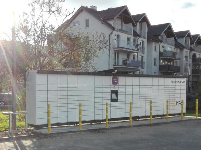 Paczkomat WLC02M Na parkingu sklepu LIDL