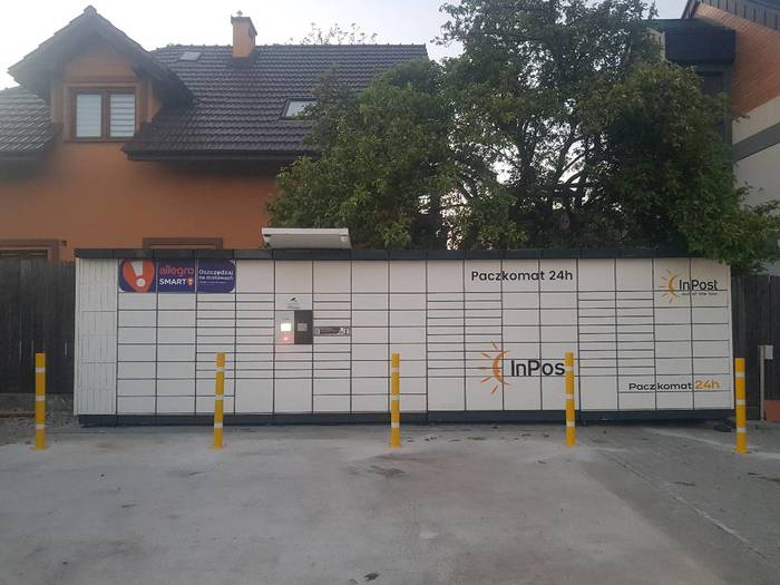 Paczkomat WLC05N Parking przy Budynku Handlowo - Usługowym