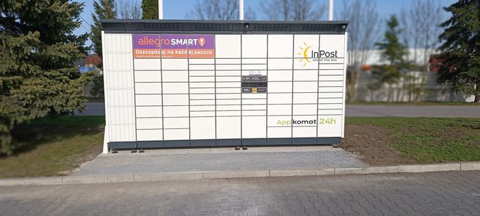 Paczkomat WLCZ01BAPP Parking przed stacją