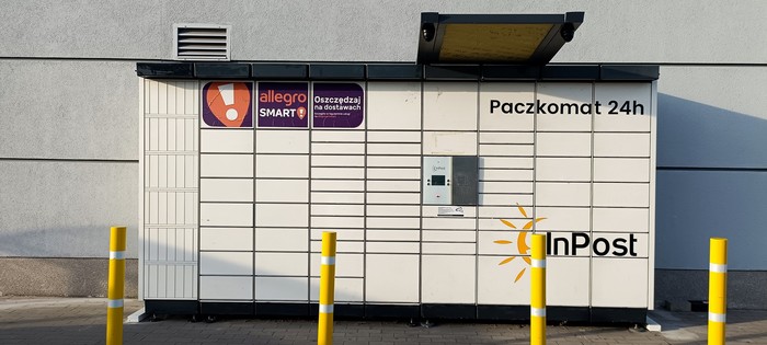 Paczkomat WLD02N Przy centrum Handlowym MMG, obok ronda