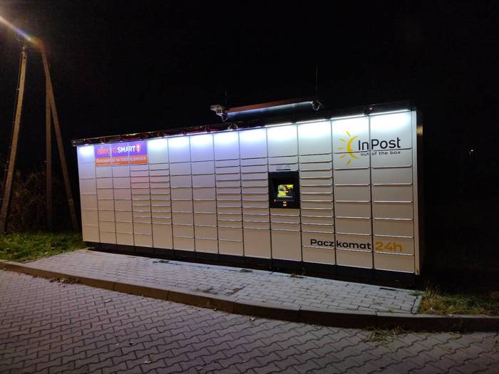 Paczkomat WLM03M Przy wjeździe na stację paliw Nafcom