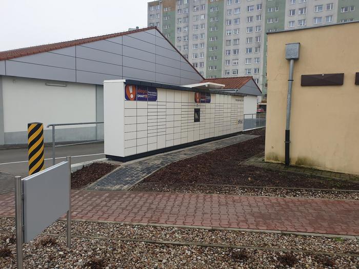 Поштомат WLO10M Na parkingu sklepu Lidl przy strefie dostaw