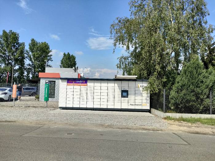 Paczkomat WLO33M Przy komisie samochodowym