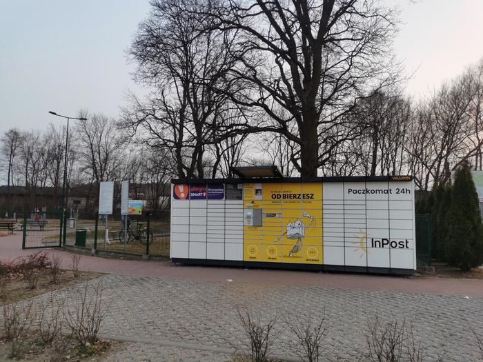 Paczkomat WLU01N parking przy Placu Zabaw