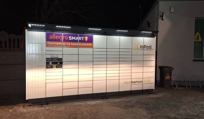 Parcel Locker WOKS01BAPP przy sklepie spożywczym