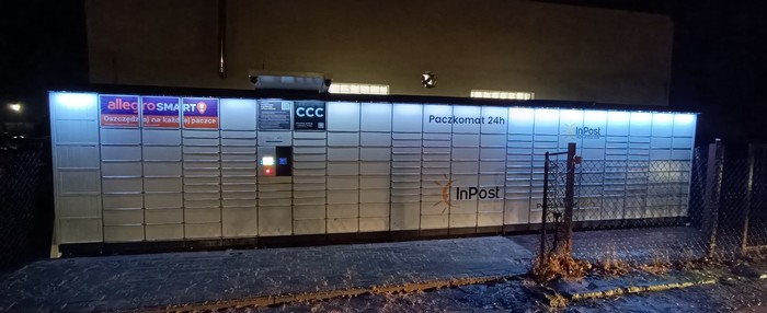 Paczkomat WOL02N Przy wjeździe na myjnię samochodową