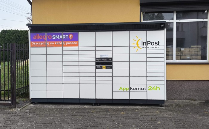Paczkomat WOL04BAPP Przy budynku biurowym