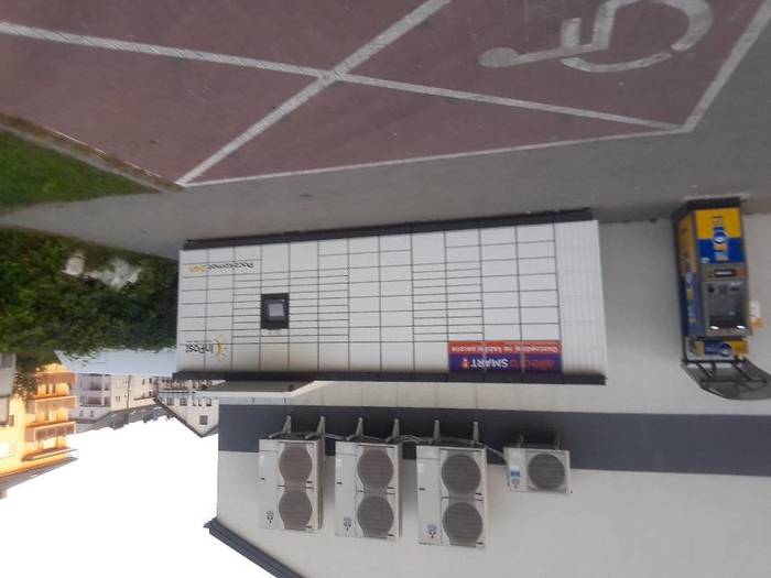 Paczkomat WOL08M Przy wejściu do sklepu Rossmann