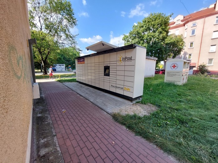 Paczkomat WOL10M Przy budynku mieszkalnym
