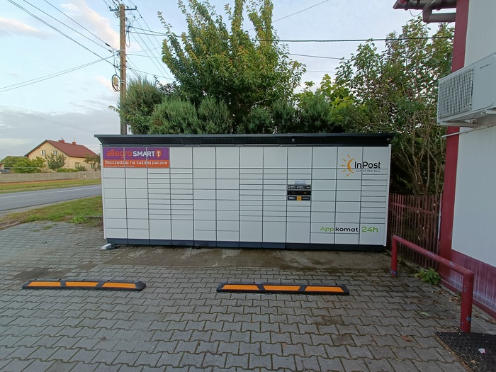 Paczkomat WOM01BAPP Przy firmie IMPOL