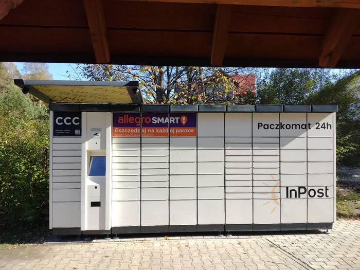 Paczkomat WQQ01A przy Szkole Podstawowej