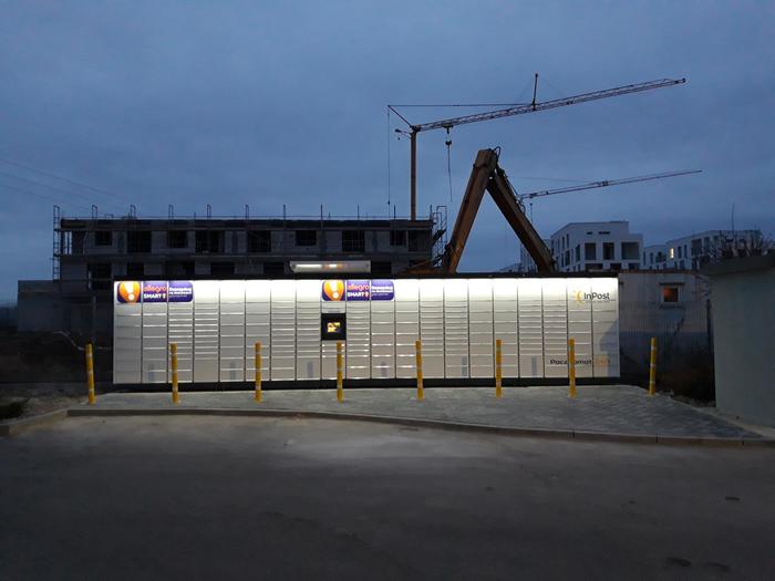 Paczkomat WRM02M Na parkingu sklepu Lidl