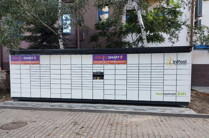 Paczkomat WRO05BAPP Na dziedzińcu