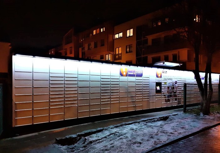 Paczkomat WRO111M Po prawej stronie od wjazdu