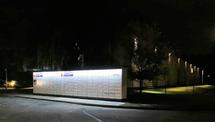 Paczkomat WRO112M na parkingu Novotel Wrocław City