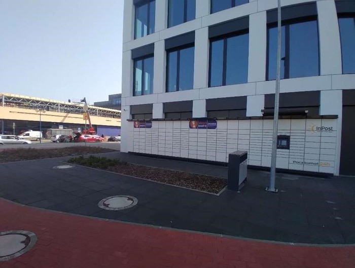 Поштомат WRO161M Przy wjeździe do parkingu podziemnego