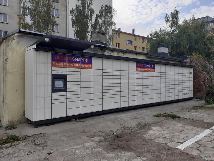 Parcel Locker WRO169M Parking przy kamienicy Biurowej , wejście od Podwale lub od Dworcowej
