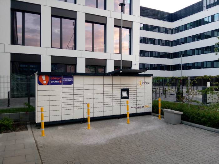Paczkomat WRO175M Parking przy budynku biurowym West Link