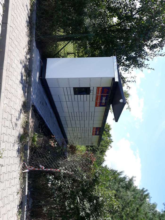 Поштомат WRO199M Wzdłuż płotu na prywatnej posesji