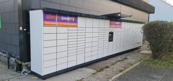 Parcel Locker WRO228M Boczna ściana sklepu Jomo