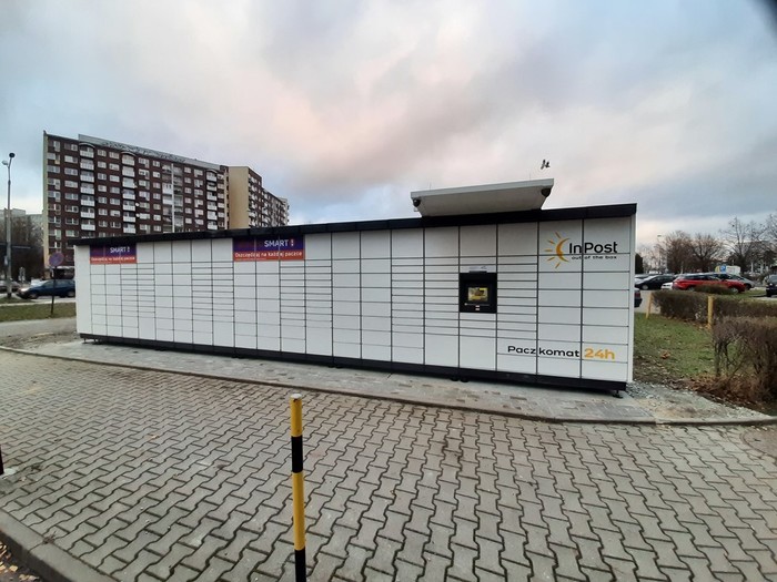 Paczkomat WRO239M Przy wjeździe na osiedle