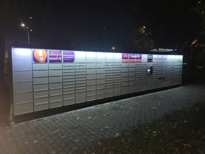 Paczkomat WRO23N Przy skrzyżowaniu ulic