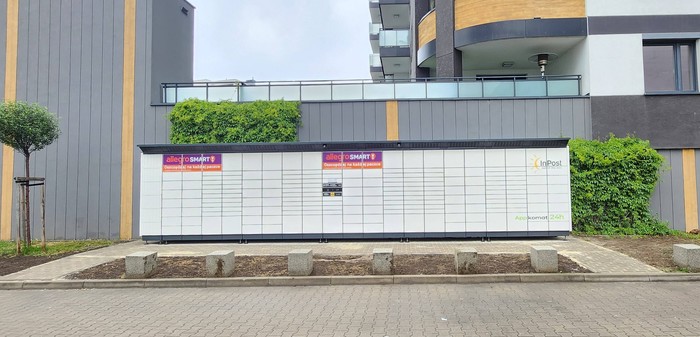 Paczkomat WRO25BAPP Na terenie osiedla mieszkaniowego
