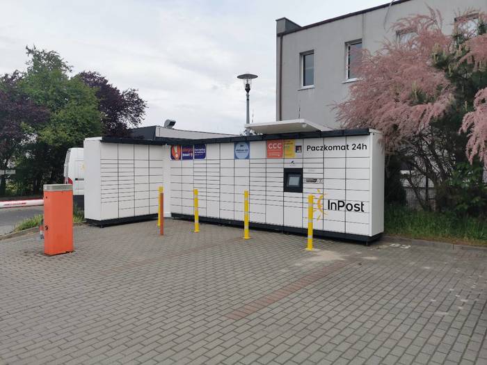 Paczkomat WRO26M Na parkingu