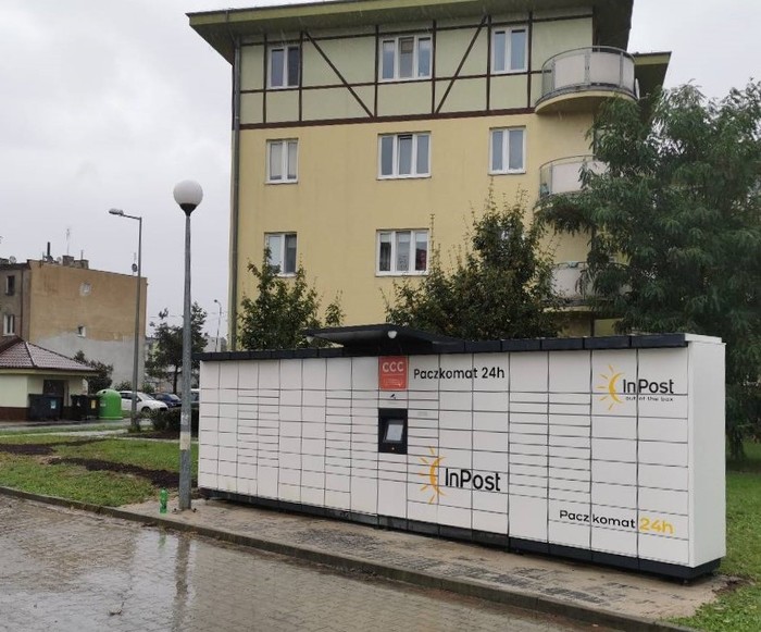 Paczkomat WRO27M Przy parkingu za blokami