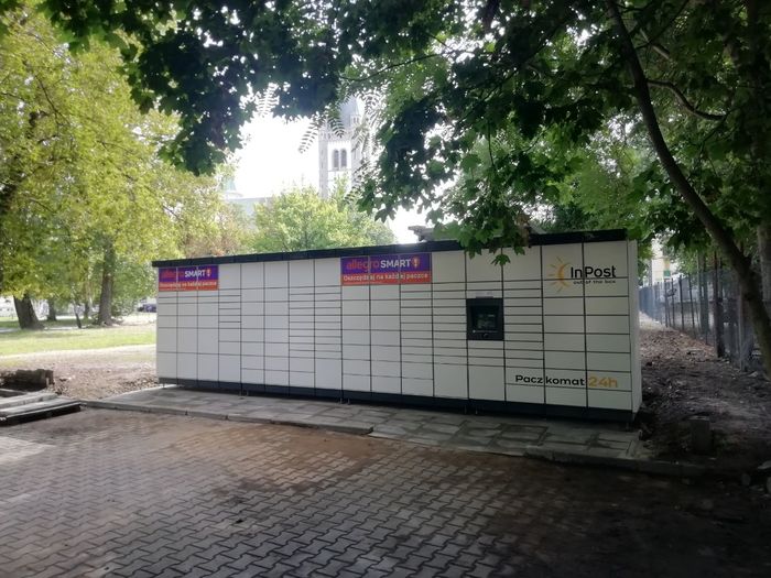 Paczkomat WRO284M Przy parkingu samochodowym