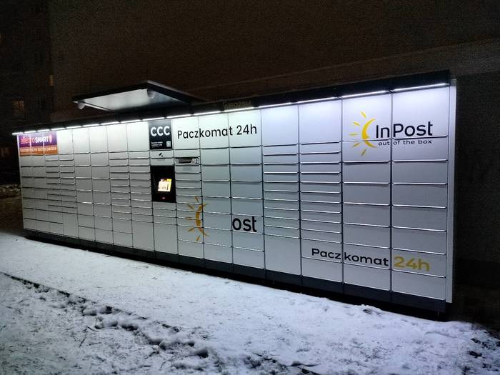 Parcel Locker WRO28M Przy bloku od ulicy Zegadłowicza