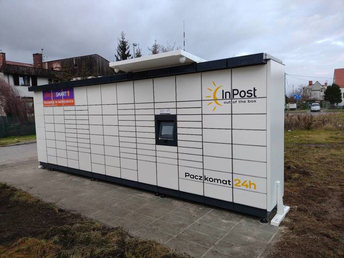 Paczkomat WRO308M Obok parkingu Park & Ride