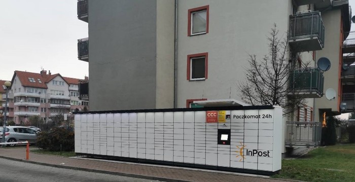 Parcel Locker WRO30M Przy wjeździe na parking