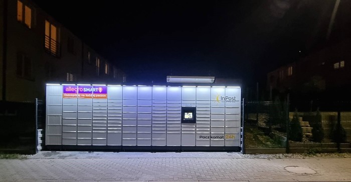 Paczkomat WRO324M od strony Porajowskiej