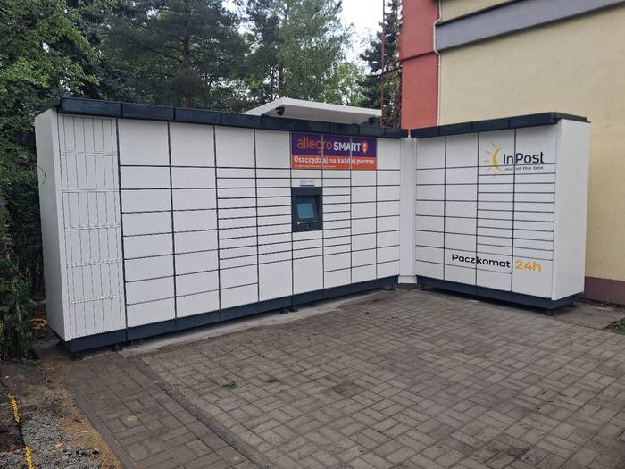 Paczkomat WRO364M Przy budynku biurowym (od ul. Stargardzkiej)