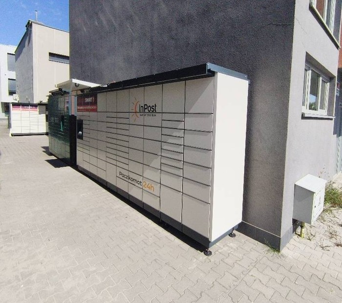 Paczkomat WRO374M Przejście między budynkami