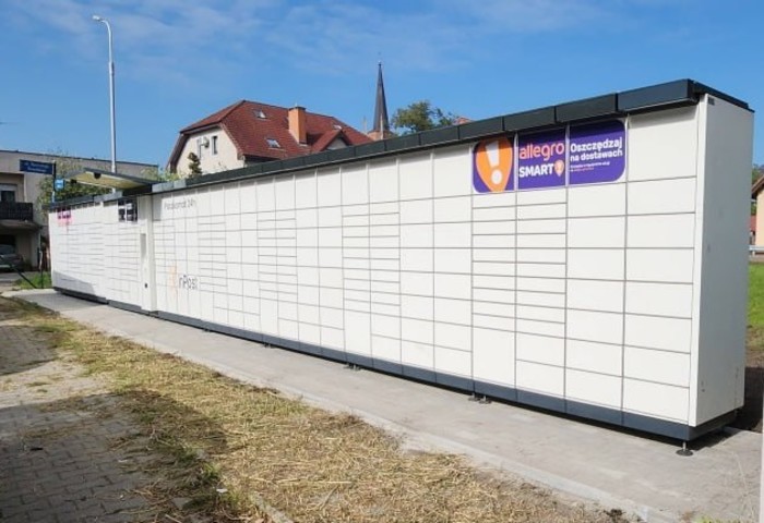 Paczkomat WRO38A Na skrzyżowaniu ulic Nenckiego/Szafera