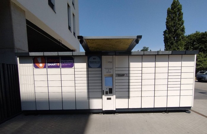 Paczkomat WRO43A Przy wjeździe do parkingu podziemnego