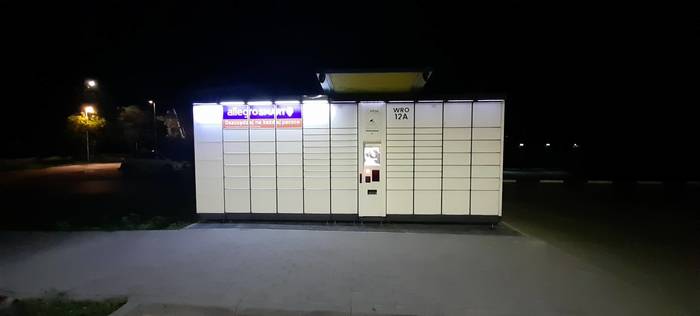 Paczkomat WRO45A Przy wjeździe na parking