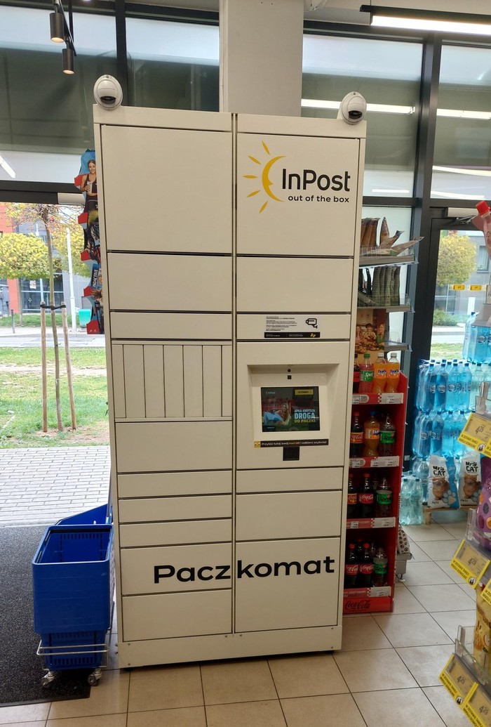 Поштомат WRO45HP W sklepie spożywczym Blumiś