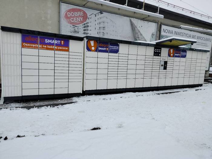 Поштомат WRO45N Przy wejściu do supermarketu Spar